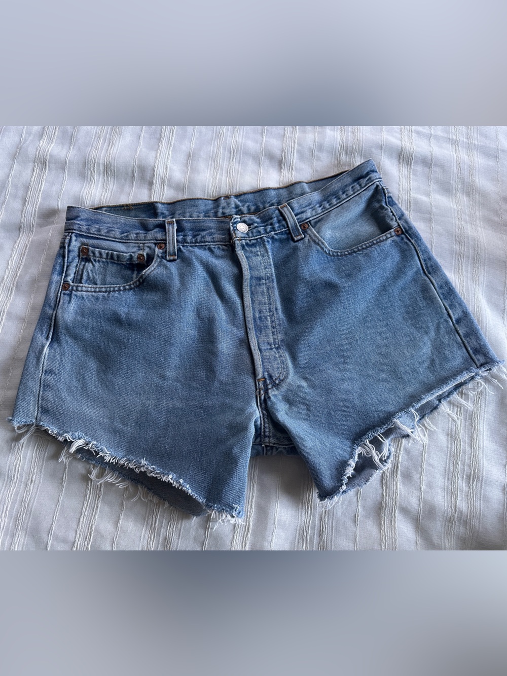 90’s 501 Levi’s Button-Fly Cut-Off Shorts | Women’s 32 - Picture 3 of 8